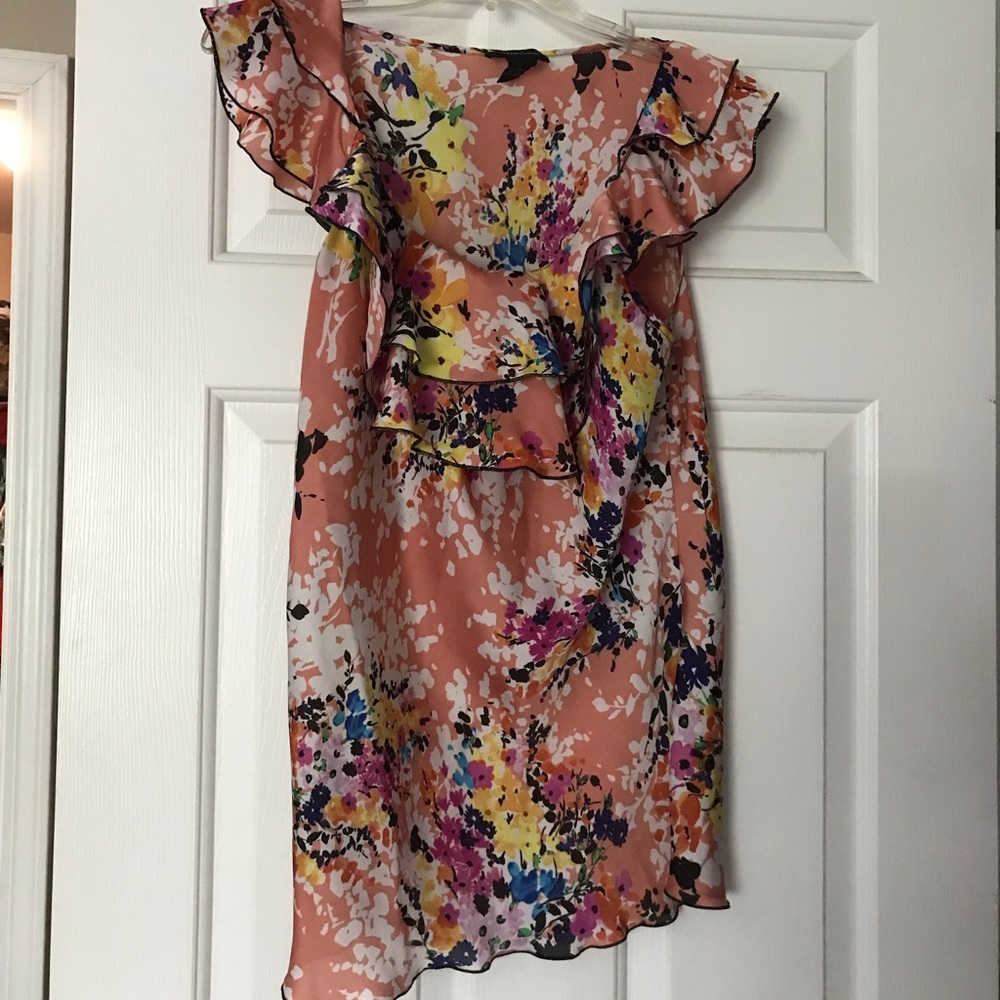 L Spense pink sleeveless floral blouse w/ ruffles